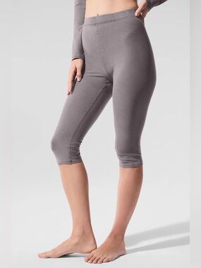 ALO Washed Alosoft High-Waist Iconic 90's Capri - Size S